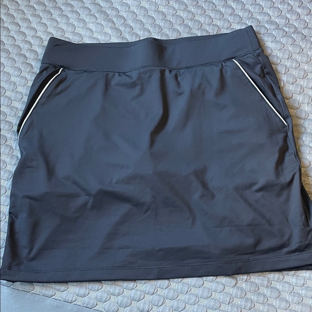 Chic Women's Black Mini Skirt with Pockets